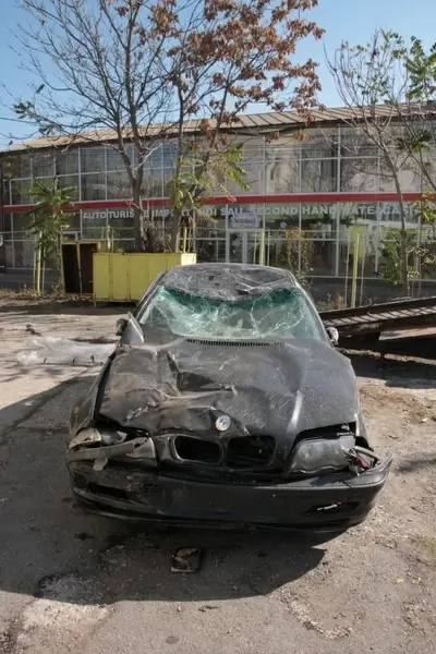 accident bmw car