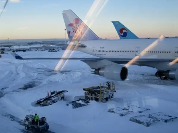 airport snow