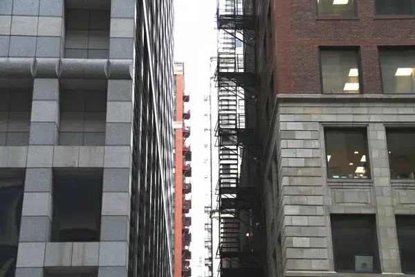 alley space between buildings