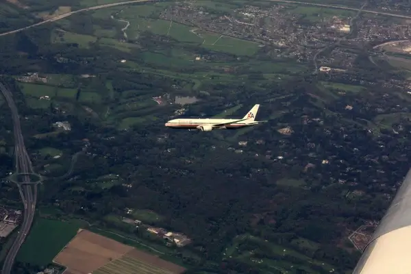 american airlines flight in the air above south of london
