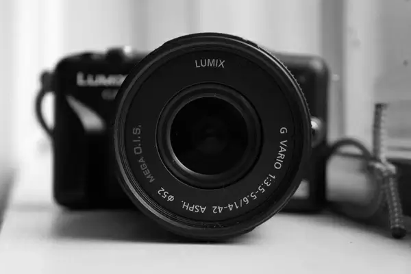 analog aperture black and white classic exposure