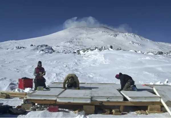 antarctica men working