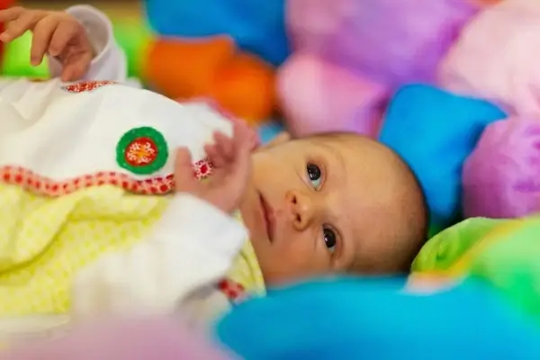 baby looking