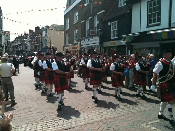 bagpipers in kilts
