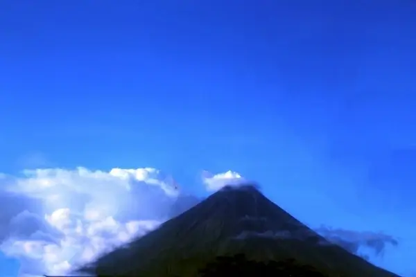 beautiful image of mayon volcano