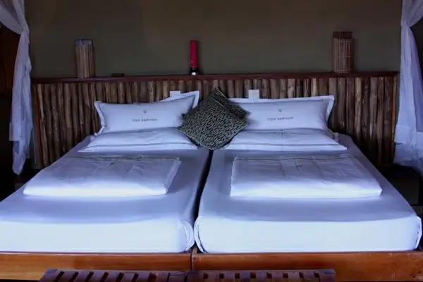 bed bedding white