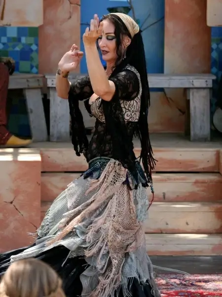 belly dancer renaissance faire