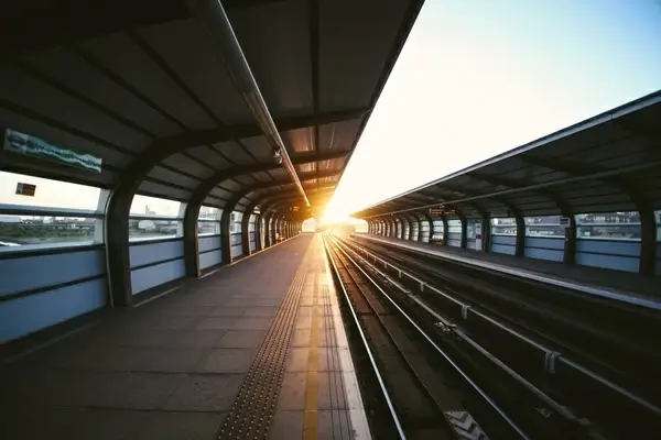 bloom curve dlr england line london platform rail