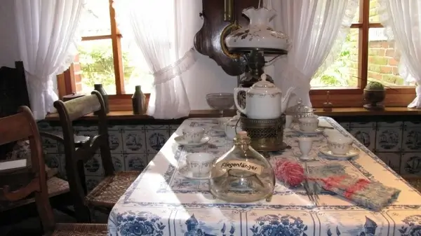 breakfast table cover