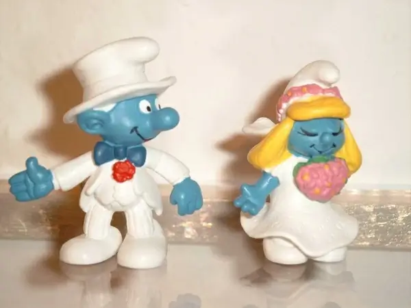bride and groom wedding smurfs