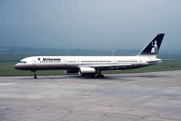 britannia airways boeing 757 27b g oahf16924136