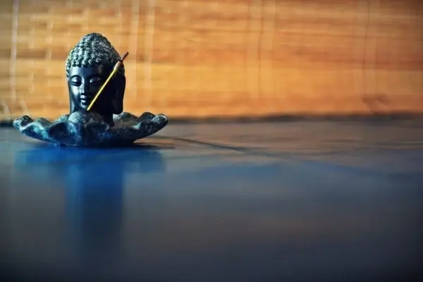 buddha figurine meditation