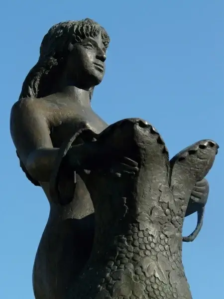 bullayer brautrock statue woman