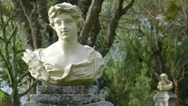 bust sculpture head