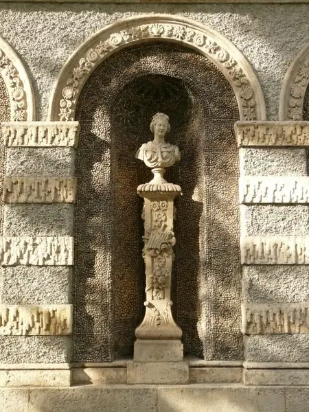 bust statue fig