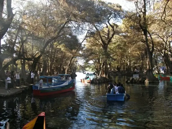 camecuaro rental boats