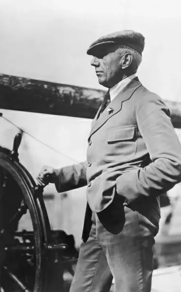 captain roald amundsen expedition