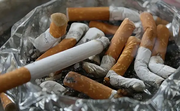 cigarettes ash tilt