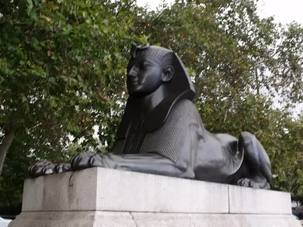 cleopatras needle on embankment london
