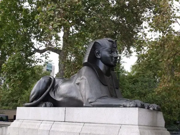 cleopatras needle on embankment london