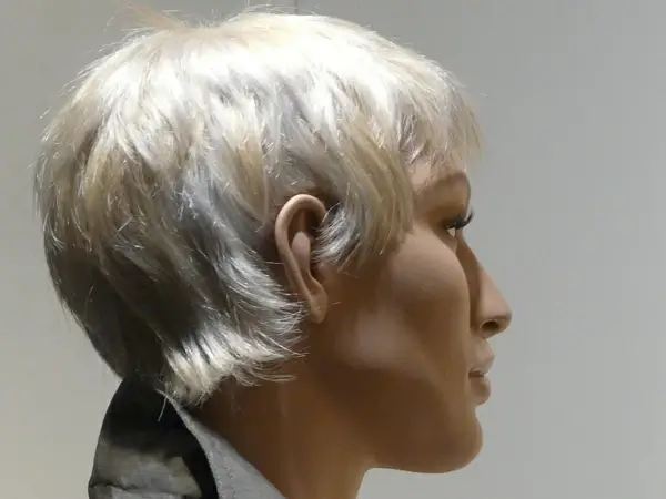 doll display dummy face