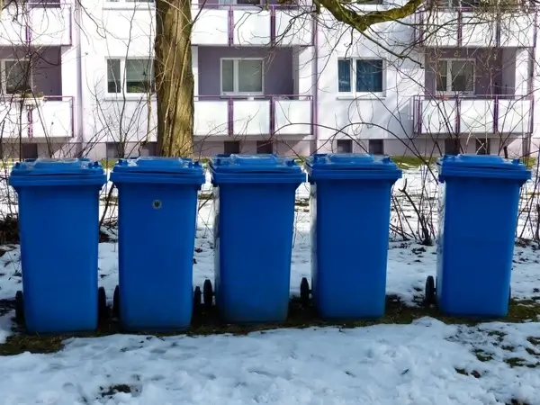 dustbin paper wheelie bin blue tonne