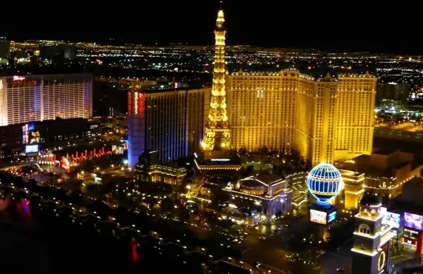 eiffel tower vegas