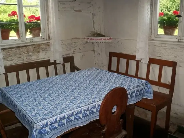 farmhouse table chair