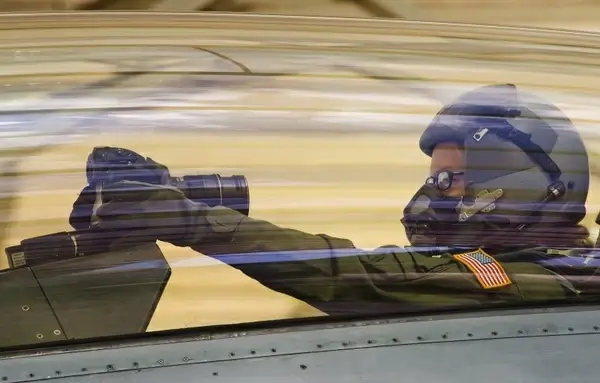 fighting falcon f-16 d cockpit