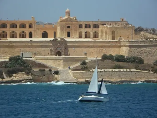 fixing fortress sailing boat
