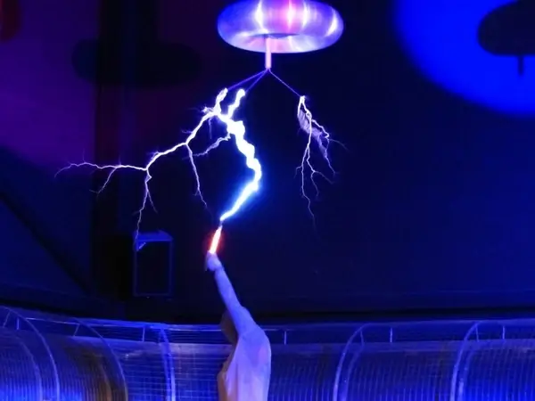 flash tesla coil experiment
