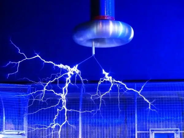 flash tesla coil experiment