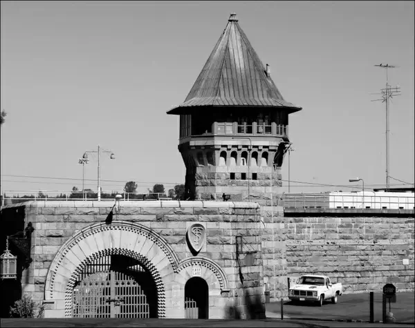folsom prison east gate