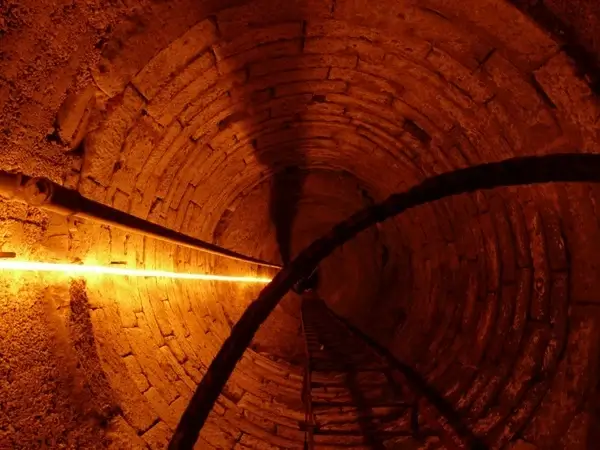 fountain well shaft shaft