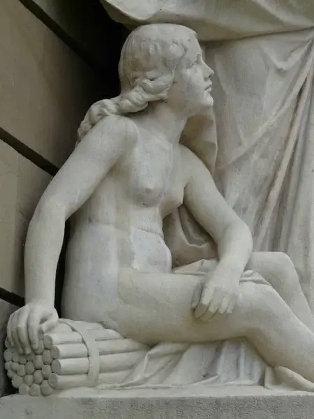 girl statue fig
