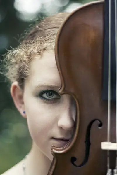 girl the image of the violin