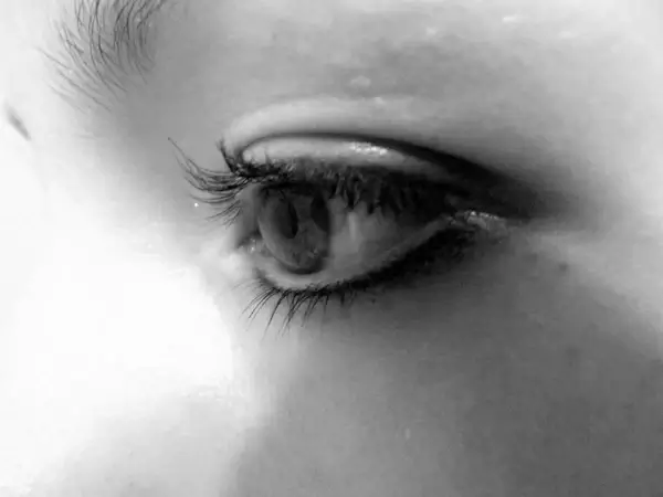 girls eyeball