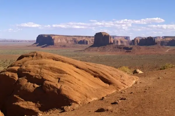 graceful monument valley utah