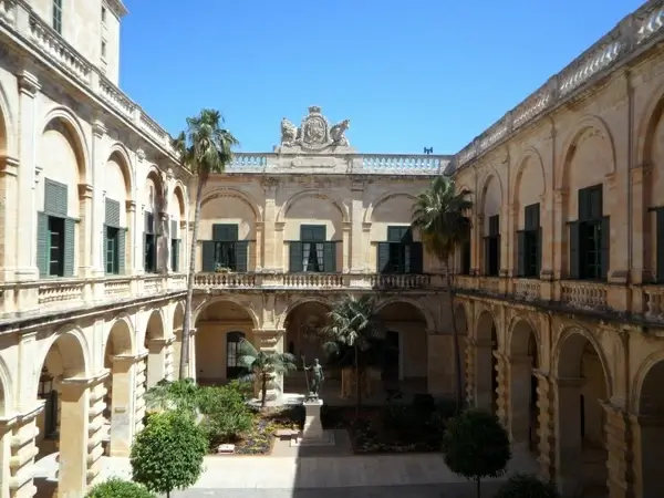 grand master's palace courtyard palace 
