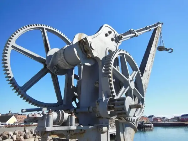 harbor old crane hoist