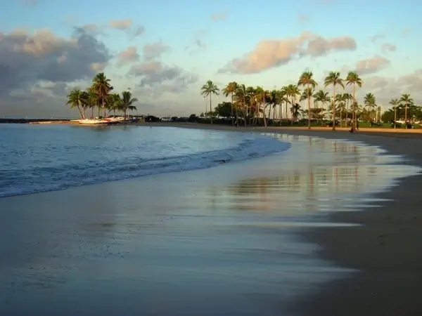 hawaii waikiki beach sand
