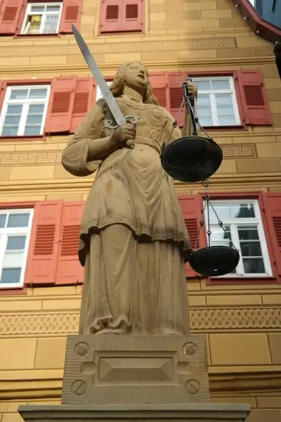 justizia fig woman
