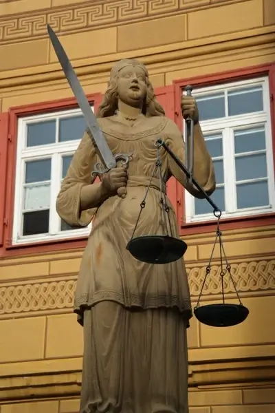 justizia fig woman