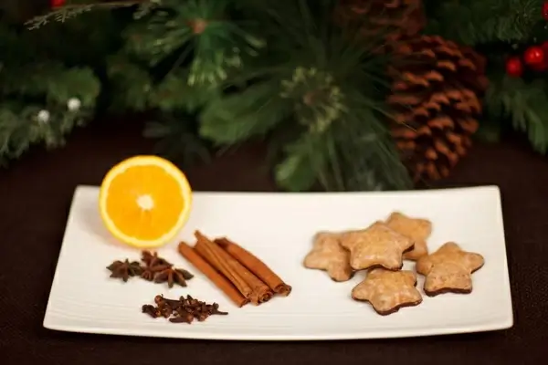 lebkuchen and cinnamon