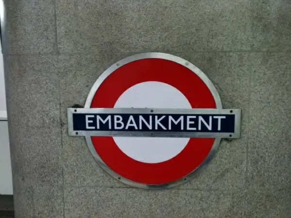 london underground embankment