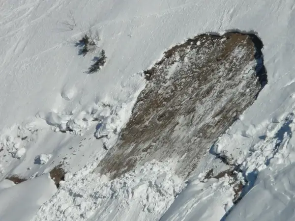 loose snow avalanches avalanche tear-off tabs
