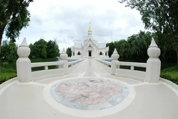 meditation lake buddhist