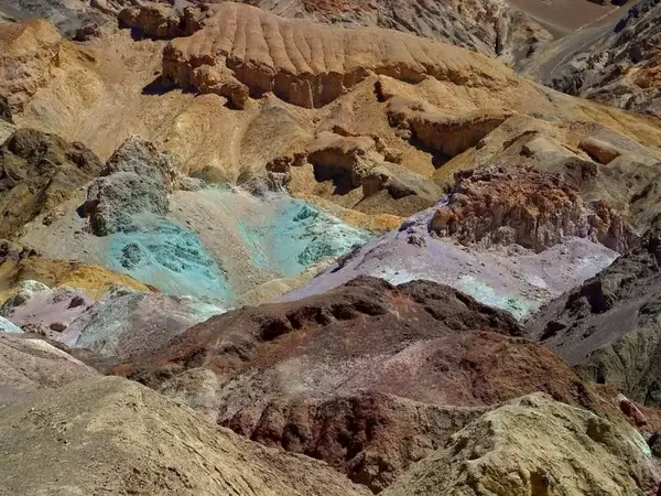 minerals death valley colors