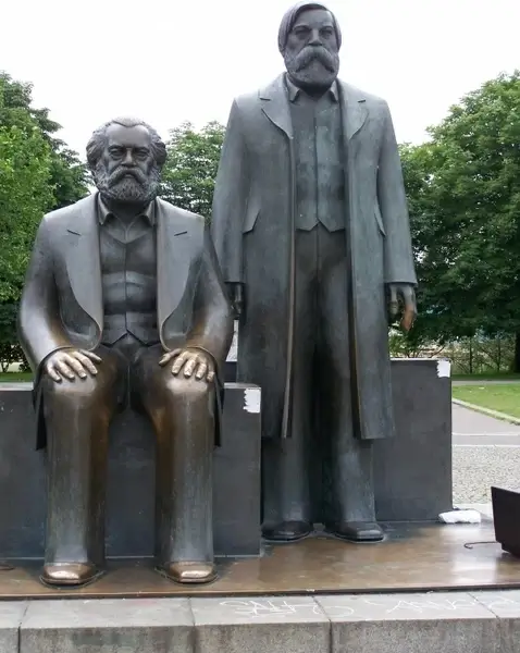 monument berlin statue