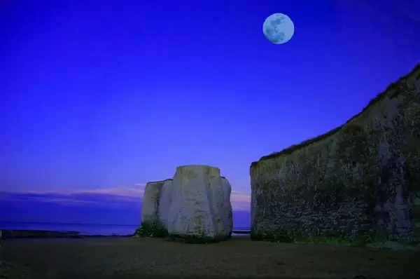 moon sea cliff